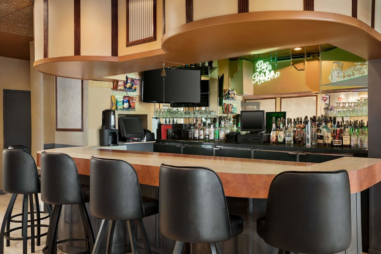 Food & Drinks 5, Days Inn by Wyndham Ste. Helene-de-Bagot, Les Maskoutains