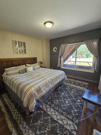 Bedroom 2, Chateau Rouge Condominiums, Carbon