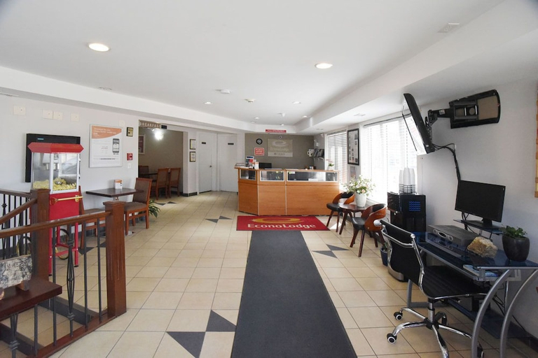 Others 5, Econo Lodge Inn & Suites Drumheller, Division No. 5