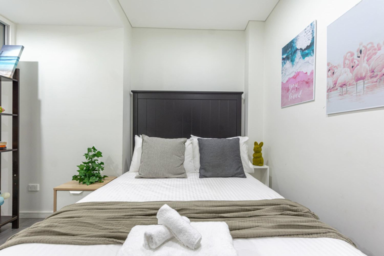 Bedroom 1, 2 BD Apt with Large Courtyard near The Star Casino, Sydney
