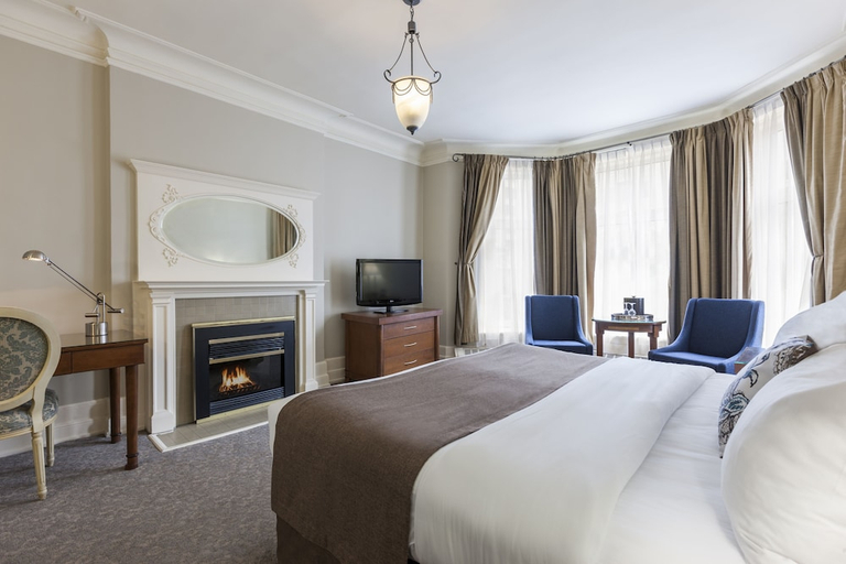 Bedroom 4, Chateau Versailles, Montréal