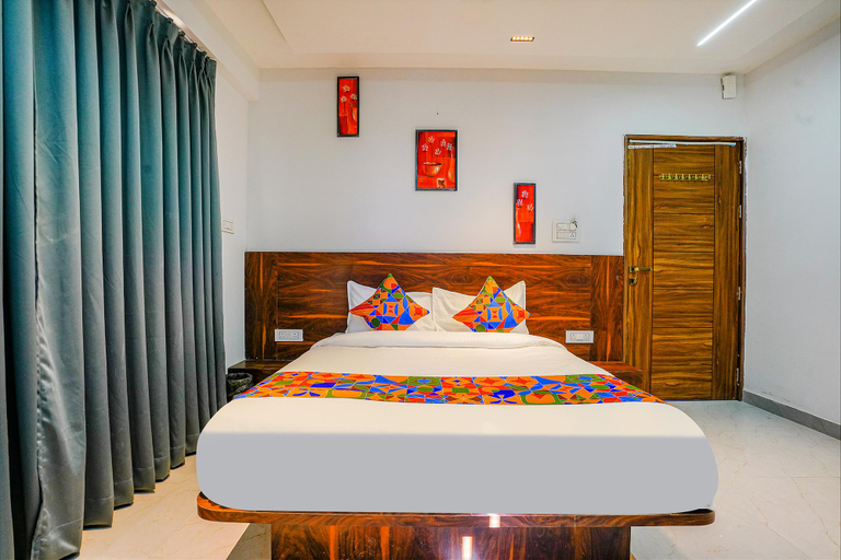 Bedroom 3, Via Crystal Inn, Pune