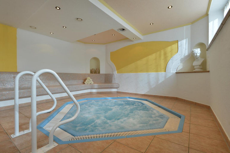 Others 3, Hotel Schwarzer Adler, Schwaz