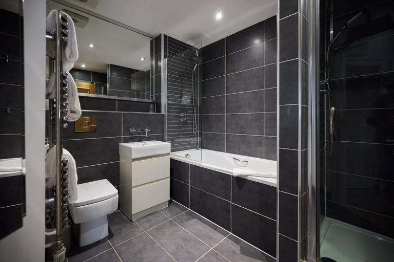 Bathroom 2, The Harringay Place - Inviting 2BDR Flat, London