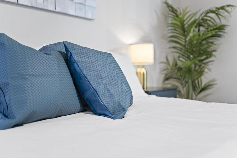 Bedroom 4, Remote Work Friendly King Beds Fast Wifi 3BR, Travis
