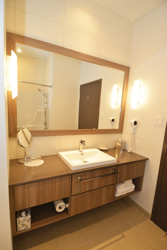 Bathroom 4, Hotel Universel In Riviere-Du-Loup, Rivière-du-Loup