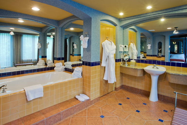 Bathroom 3, DoubleTree by Hilton North Vancouver, Greater Vancouver