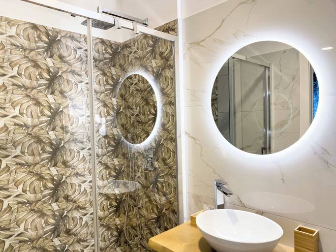 Bathroom 5, ISOLA 1.6.3 Guest House, Rome