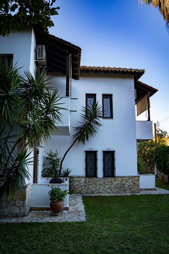 Garden 4, Villa Dina, Epirus