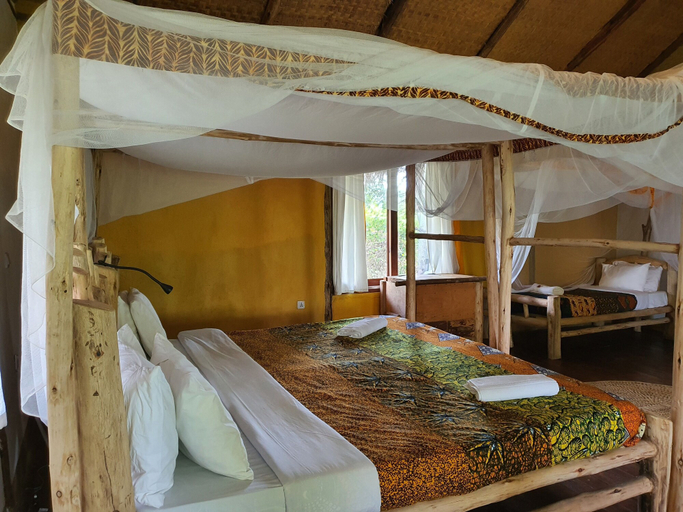 Bedroom 2, Topi Lodge, Kinkiizi