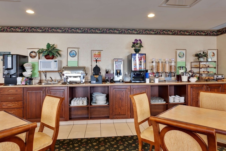 Food & Drinks 2, Staywell Inn & Suites, Middlesex