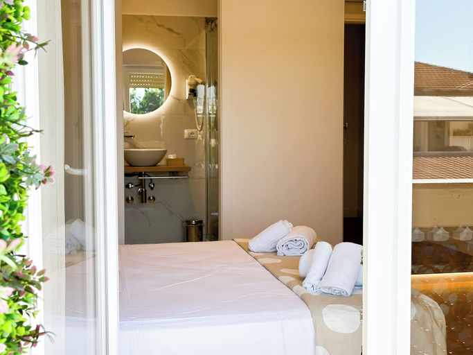 Bedroom 3, ISOLA 1.6.3 Guest House, Rome