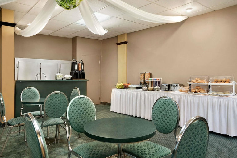 Food & Drinks 4, Days Inn by Wyndham Ste. Helene-de-Bagot, Les Maskoutains