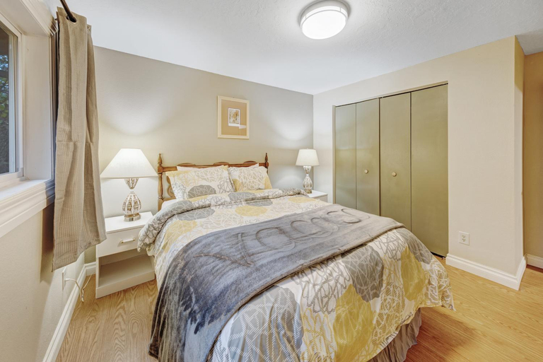 Bedroom 2, Sakina’s Paradise Three, Lincoln