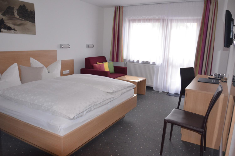 Bedroom 3, Hotel Garni Sport Sonneck, Landeck
