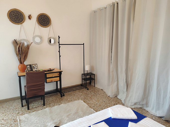 Bedroom 5, Athens all seasons, Attica