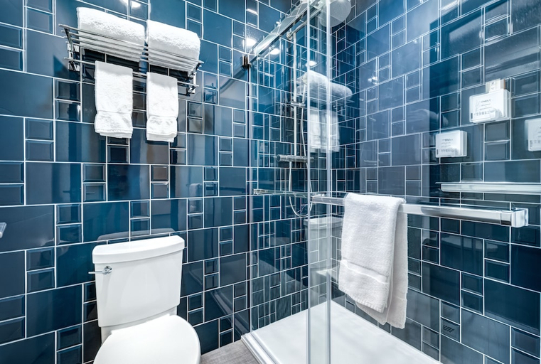 Bathroom 4, Hotel Uville Montreal, Montréal