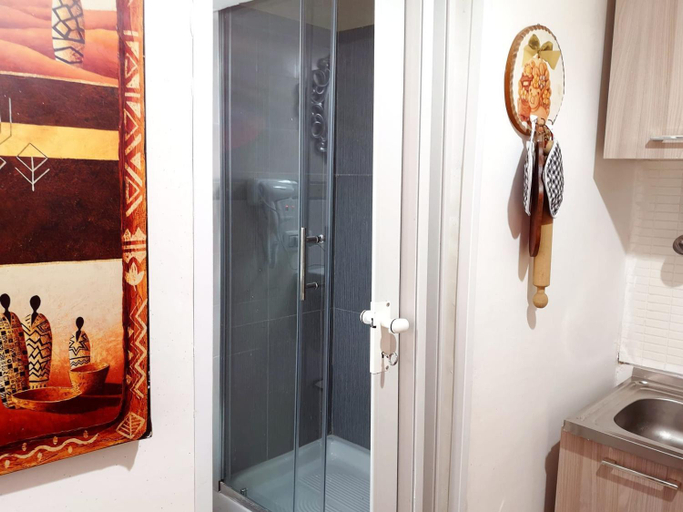 Others 5, the Lighthouse accommodation, Taranto