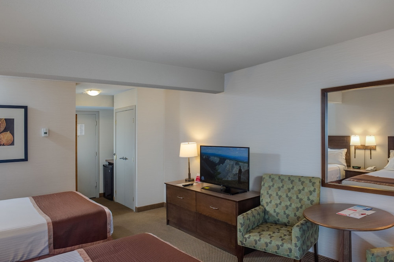 Bedroom 2, Ramada By Wyndham Kamloops, Thompson-Nicola