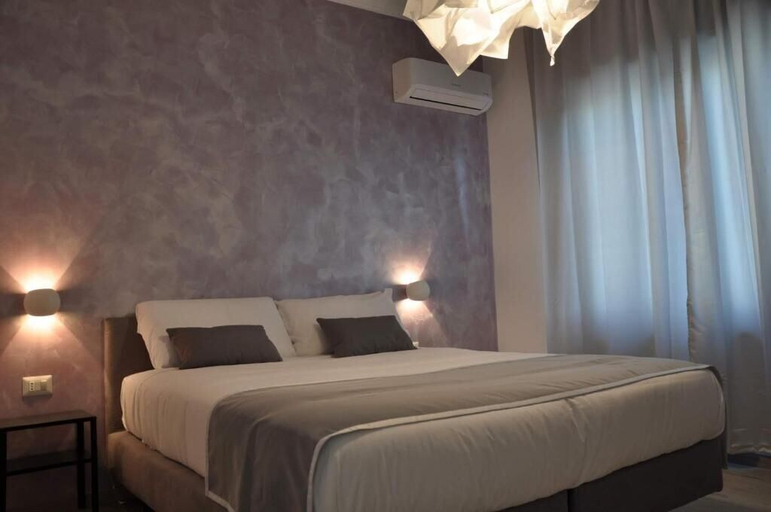 Bedroom 5, F Rooms, Napoli