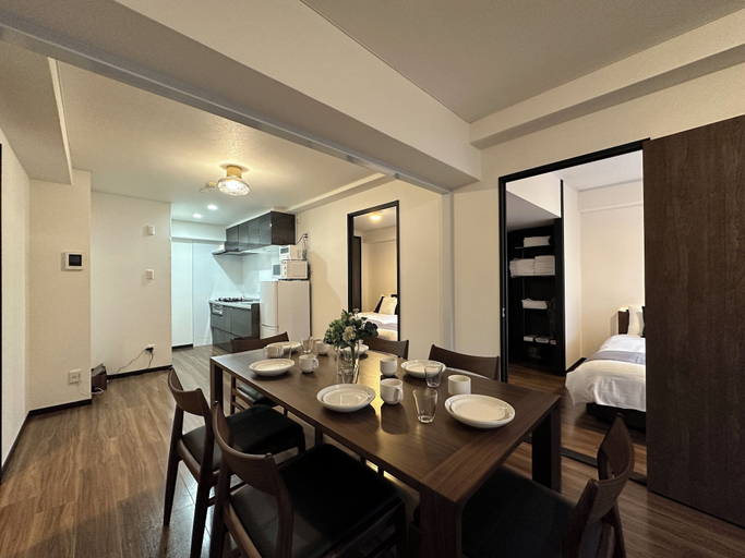 Others 5, Earl's Court 801, Hiroshima