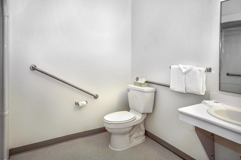 Bathroom 3, Motel6 Peterborough, ON, Peterborough