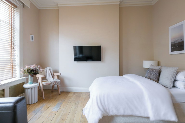 Bedroom 2, Charming London City Apartment, London