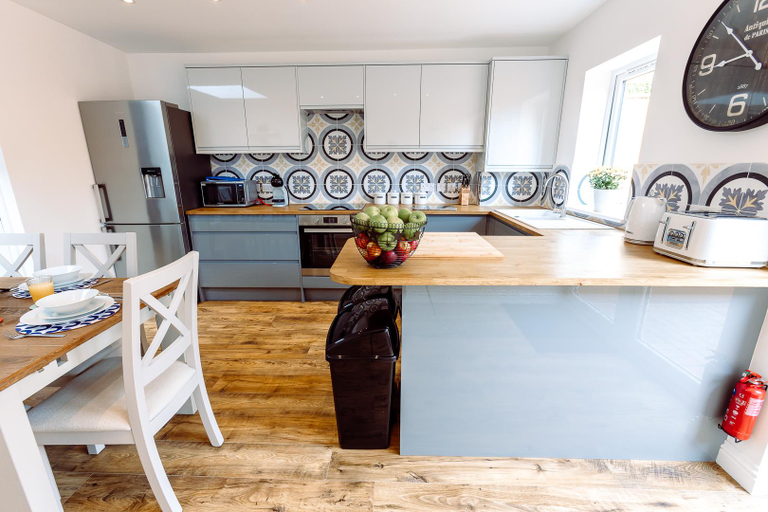 Others 4, Chute House, City Centre, 4bed, 2.5bathroom, Devon