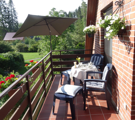 Others 3, Gastezimmer Neumair, Harburg