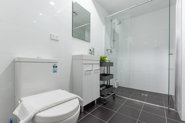 Bedroom 2, 2 BD Apt with Large Courtyard near The Star Casino, Sydney