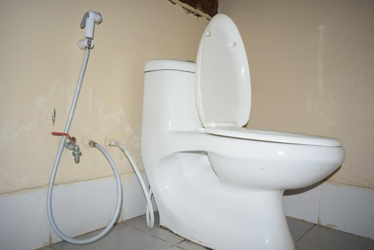 Bathroom 3, Ushongo beach bandas, Pangani
