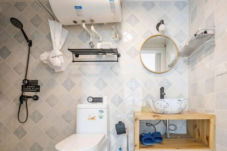 Bathroom 4, Those Years · Joyful Lan · Qijing Garden Homestay (West Gate Scenic Spot), Jiaxing
