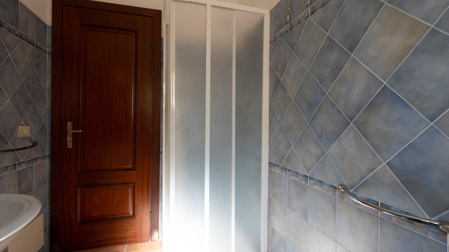 Bathroom 3, La Rosa dei Venti Apts, Olbia-Tempio