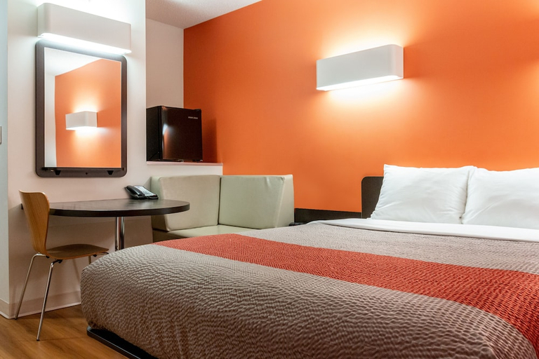 Bedroom 2, Motel6 Headingley, MB - Winnipeg West, Division No. 11