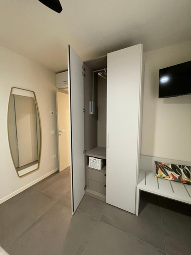 Bedroom 3, Lucia Holiday Apartments, Verona