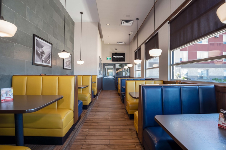 Food & Drinks, Sandman Hotel & Suites Winnipeg Airport, Division No. 11