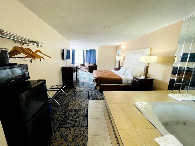 Bedroom 2, THE UNIVERSAL INN AND SUITES, Niagara
