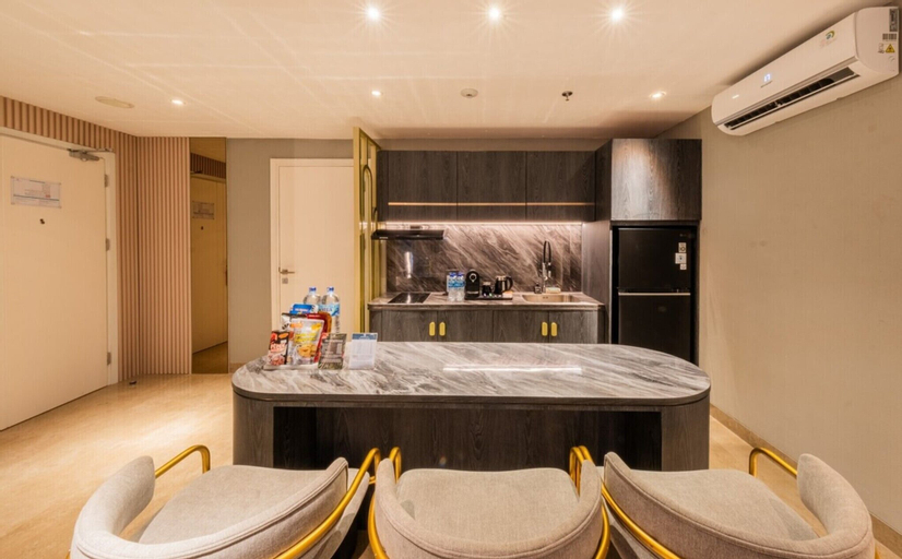 Dining Room 10