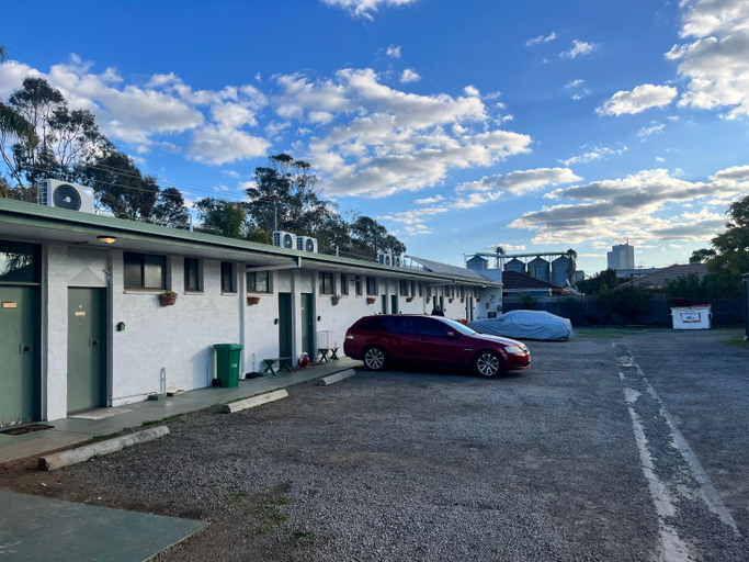 Exterior & Views 4, El Toro Motel, Moira - West