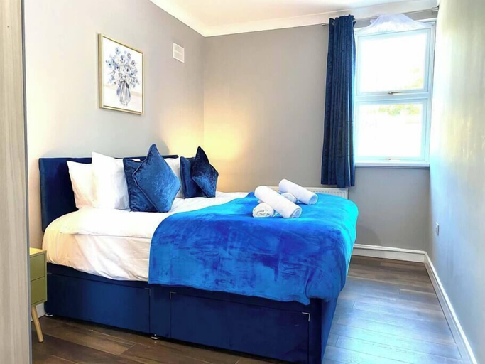 Bedroom 3, 2 Bed Town Centre Free Park Wi-Fi Garden, Buckinghamshire