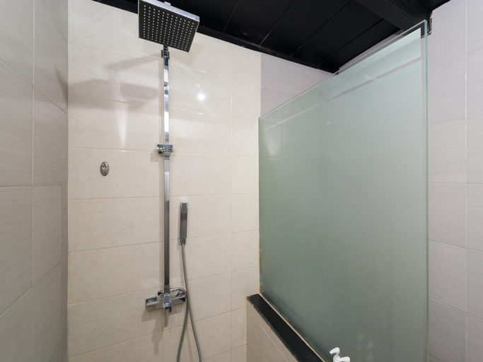 Bathroom 15