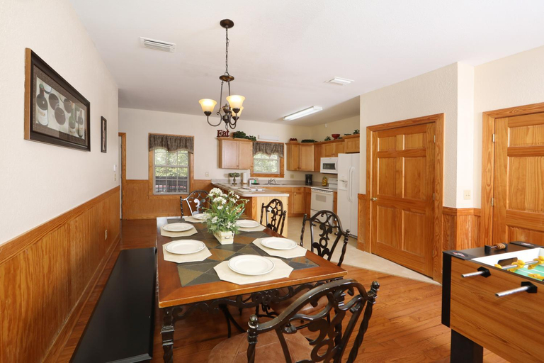 Others 4, Comfy Chalet with Retreat Atmosphere, Sevier
