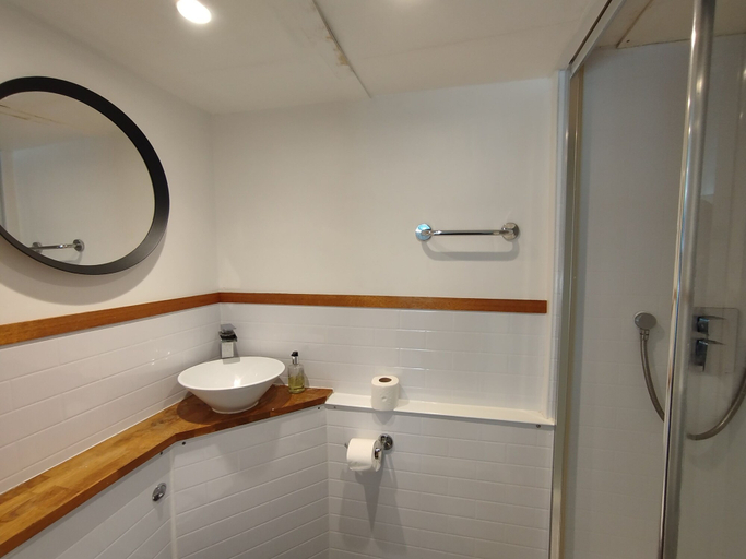 Bathroom 5, The Willows, Brighton and Hove