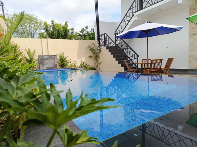 Swimming Pool 23