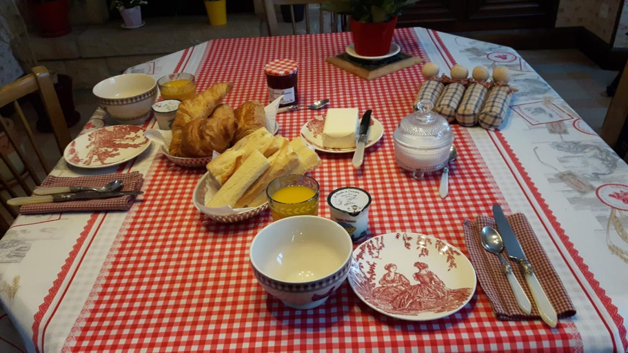 Others 3, Chambres d'Hotes et Table d'Hotes- Valentine 44, Manche