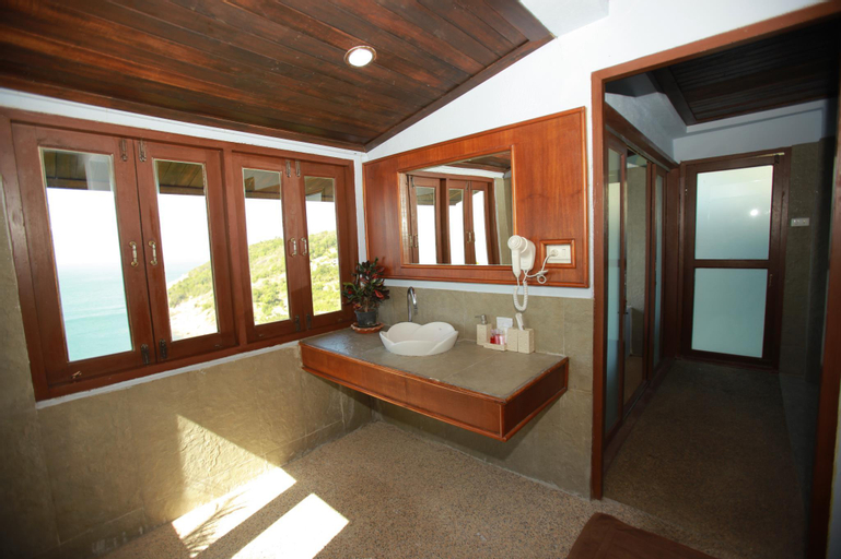 Bathroom 17