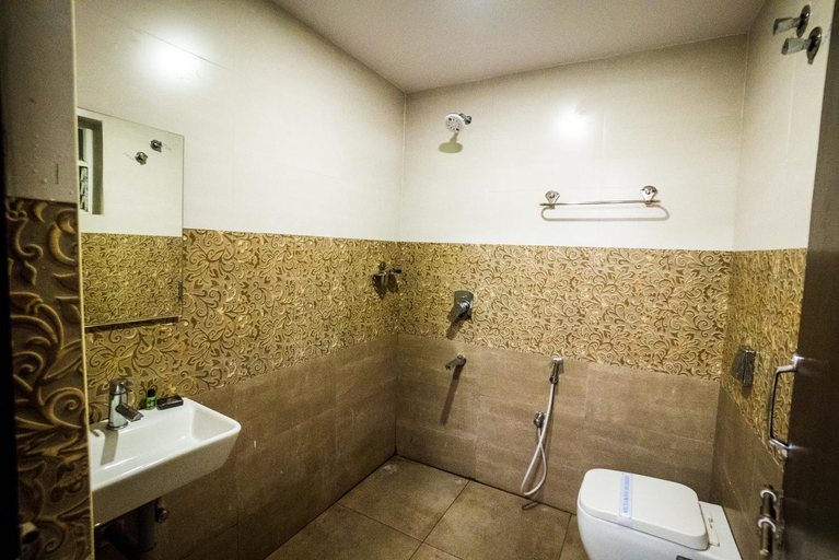 Bathroom 3, HOTEL PARAMESHWARA luxury awaits, Krishna