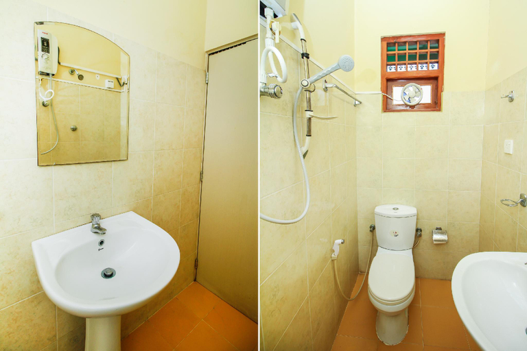 Bathroom 4, Green View Hotel, Katana