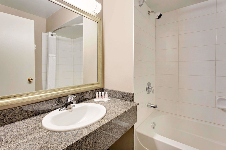 Bathroom 3, Ramada By Wyndham Kamloops, Thompson-Nicola