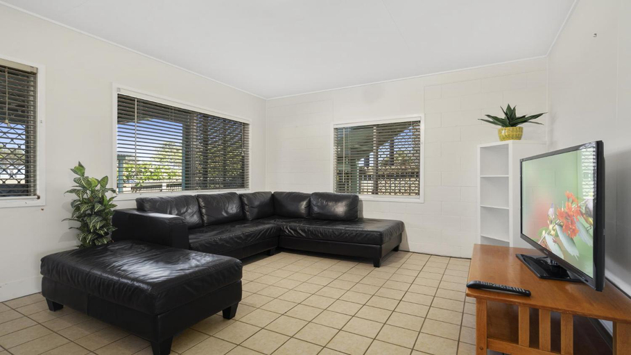 Others 5, Woorim Beach House with Water Views, Bribie Island